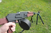 Деревянный ручной пулемет Калашникова РПК-74, игрушка-резинкострел, окрашен под настоящий
