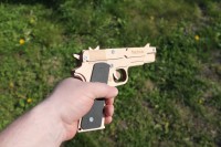 Деревянный пистолет «Кольт» М1911, игрушка-резинкострел